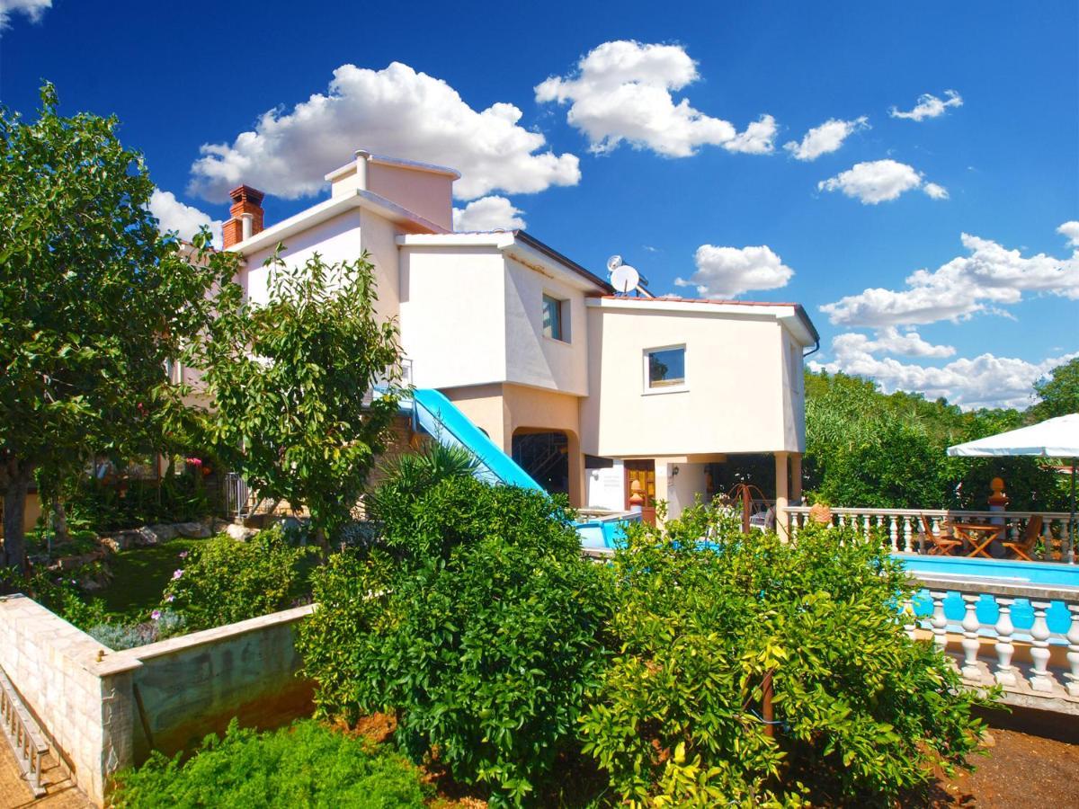Apartments Vrcevan 811 Medulin Exterior foto